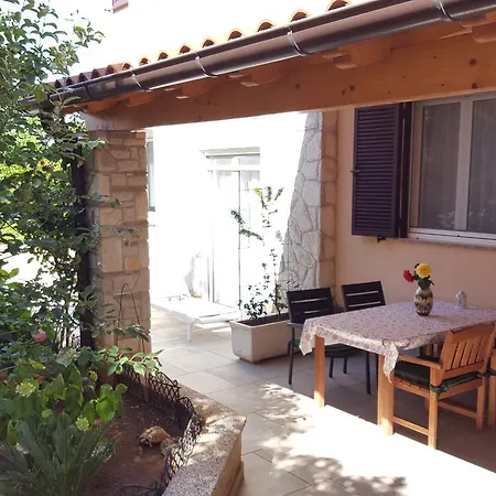 Ginkgo Apartman Banjole